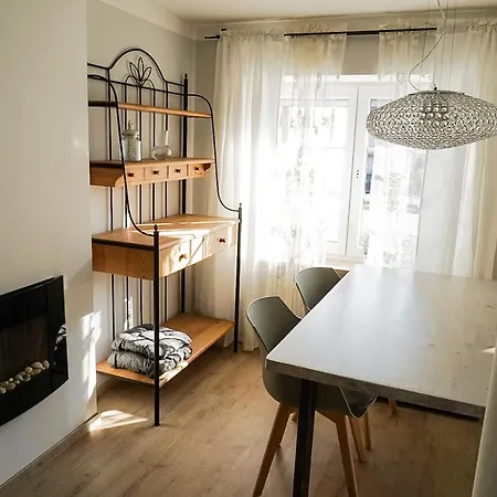 Zauberhaftes Stadthaus 아파트 알토팅